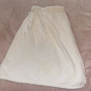 White wrap around bath towel.
!Never Used !